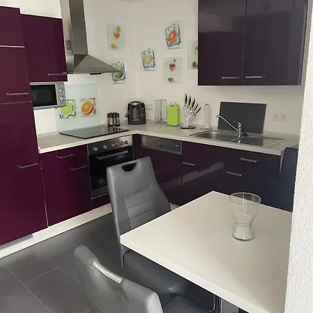 Apartment In Ruhiger Lage In Seenaehe *